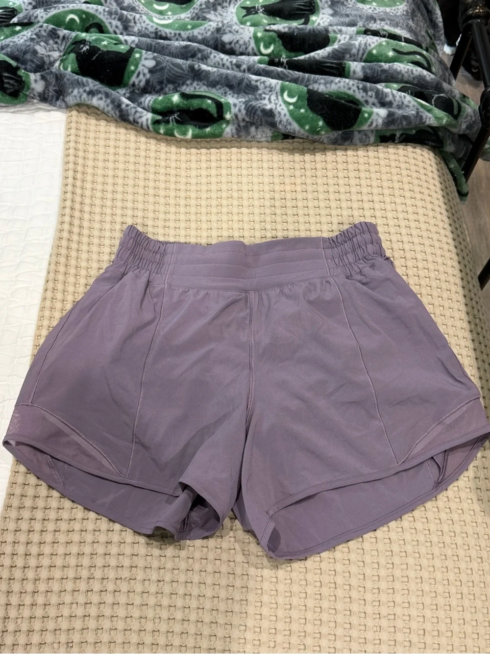 Lululemon Hotty hot 4” shorts size 6